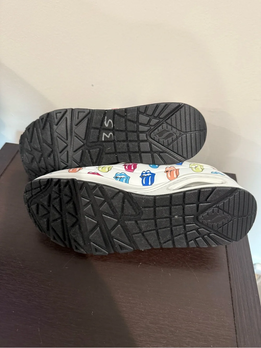 Skechers 🎸👅🪩 brand